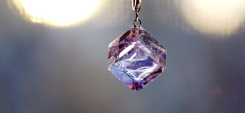 Lavender cube 神秘的なラベンダーカラー。 ラフォルム ガラスジュエリー ガラスアクセサリー
