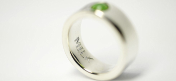 Fresh green memories お名前の文字彫刻を内側に行っています。 ラフォルム ガラスジュエリー ガラスアクセサリー