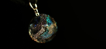 Big Bang 見る角度や光の当たり方で様々な表情を見せてくれます。 ラフォルム ガラスジュエリー ガラスアクセサリー
