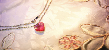 Innocent heart ～ 純真な心 ～ チェーンなどと相性○。 ラフォルム ガラスジュエリー ガラスアクセサリー