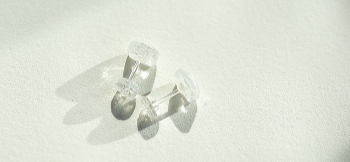 Memories of snow 樹脂製のピアス金具をお付けしました。 ラフォルム ガラスジュエリー ガラスアクセサリー