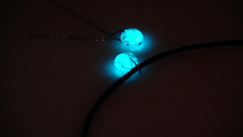 Aquary 暗闇でもお楽しみいただける蓄光加工を施しております。 ラフォルム ガラスジュエリー ガラスアクセサリー