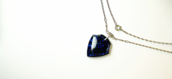 Nightstar emblem ～ Victory ～ エンブレムタイプの素敵なフォルムです。 ラフォルム ガラスジュエリー ガラスアクセサリー