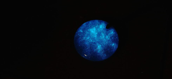 水面のfullmoon 暗闇では神秘的な蓄光の光をお楽しみいただけます。 ラフォルム ガラスジュエリー ガラスアクセサリー