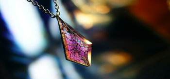 Multicolor diamond ブルーともピンクともパープルとも・・・言い表せないきらびやかな煌きの色あいです。 ラフォルム ガラスジュエリー ガラスアクセサリー
