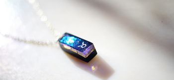 Attractive universe ～ Taurus ～ 下部にはおうし座のマークを彫刻いたしました。 ラフォルム ガラスジュエリー ガラスアクセサリー