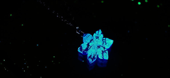 白夜に咲く花 MINI 暗闇では神秘的な光を放ちます。 ラフォルム ガラスジュエリー ガラスアクセサリー