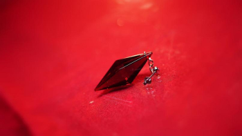 Standard Dreamblue / レッド(ピアス) 「Standard Dreamblue」のスタイリッシュなピアス。 ラフォルム ガラスジュエリー ガラスアクセサリー