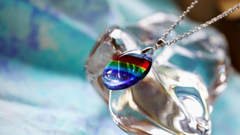 Sky with rainbow 頂いたイラストのイメージを大切に、虹のかかった優しい空のイメージを表現した世界にひとつのオリジナルペンダントトップ。 ラフォルム ガラスジュエリー ガラスアクセサリー