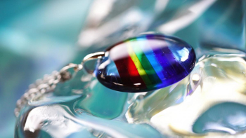 Sky with rainbow 40mm×30mmの楕円形です。 ラフォルム ガラスジュエリー ガラスアクセサリー
