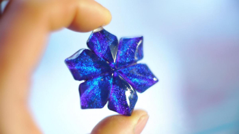 静寂の紫花 ～ Future of Aurora  ～ オーロラの様な美しい煌きが広がります。 ラフォルム ガラスジュエリー ガラスアクセサリー