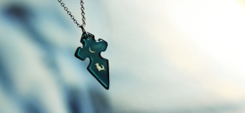 Moon of luck ～ Aquamarine ～ アクアマリンブルーの素敵なクロス。 ラフォルム ガラスジュエリー ガラスアクセサリー
