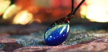 ラフォルム ガラスジュエリー ガラスアクセサリー Nature and Universe ～ 煌きの流星 ～ 大自然や宇宙のイメージのご希望から、広大な宇宙に煌く数え切れない星々、そして美しく流れていく一筋の流星を表現いたしました。地球の大地から見…