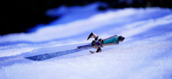 Legendary sword 透明な刀身には美しい煌きを、柄部分内部にデザインを施しています。 ラフォルム ガラスジュエリー ガラスアクセサリー