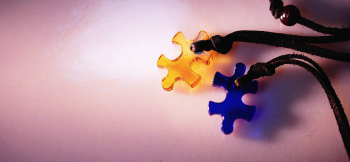 PUZZLE ~ ガラスのピース ~ 本牛革コード付き。 ラフォルム ガラスジュエリー ガラスアクセサリー