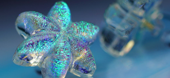 Snow flower ～ Various sparkles ～ 内部には美しく輝く「ダイクロガラス」を使用しています。 ラフォルム ガラスジュエリー ガラスアクセサリー