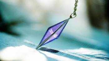 Collaborate Dreamblue ～ Fantasy lavender ～ 周囲にはSilver925素材の金属枠を設置しております。 ラフォルム ガラスジュエリー ガラスアクセサリー