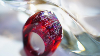 Burning crystal 燃えるような氷のかけら。 ラフォルム ガラスジュエリー ガラスアクセサリー