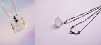 Snow cube ボールチェーン付きです。 ラフォルム ガラスジュエリー ガラスアクセサリー