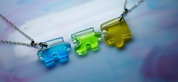 PUZZLE ~ 永久の絆 ~ 緑色のグラデーションのピースを追加で制作いたしました。 ラフォルム ガラスジュエリー ガラスアクセサリー