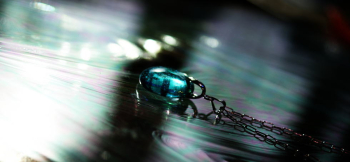 Mysterious circle サイドから。 ラフォルム ガラスジュエリー ガラスアクセサリー