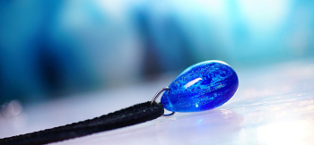 Natural sparkle water 立体的なドロップタイプ。 ラフォルム ガラスジュエリー ガラスアクセサリー