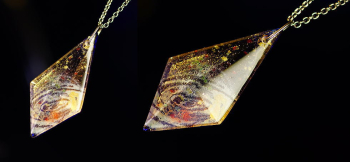 銀河百花繚乱 ～ 金襴の宙 ～ 内部に施した銀河の渦。 ラフォルム ガラスジュエリー ガラスアクセサリー