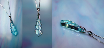 Spiral shell drop 光の当たり方で表情を変える素敵な逸品です。 ラフォルム ガラスジュエリー ガラスアクセサリー