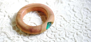 Wood holy ability 中央にグリーンのオリジナルガラスルースを制作し設置しました。 ラフォルム ガラスジュエリー ガラスアクセサリー