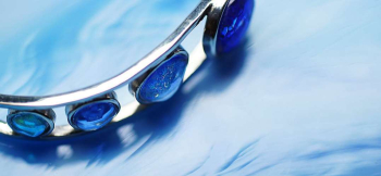 ティアラ風バングル ～ Sky bright jewel ～ ブルー系の美しい透明感のある逸品。 ラフォルム ガラスジュエリー ガラスアクセサリー