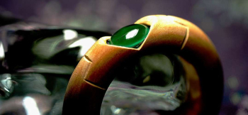 Wood holy ability ～ Green eye  ～ 中央にグリーンのルースを制作し設置しました。 ラフォルム ガラスジュエリー ガラスアクセサリー