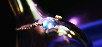 Watery planet 光の当たり方や見る角度で複雑な色合いに。 ラフォルム ガラスジュエリー ガラスアクセサリー