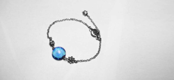 Watery planet 全体のイメージ※チェーンなどは変更の場合あり)。 ラフォルム ガラスジュエリー ガラスアクセサリー