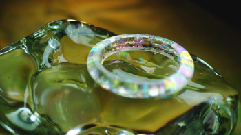 夢色花あかり 全体には楕円形のフォルムになっております。 ラフォルム ガラスジュエリー ガラスアクセサリー