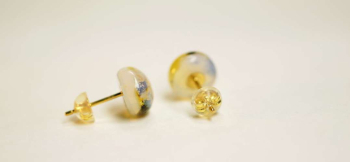 Let's play together!! / ピアス 金具部分は、K18製キャッチ式ピアス金具を設置しております。 ラフォルム ガラスジュエリー ガラスアクセサリー