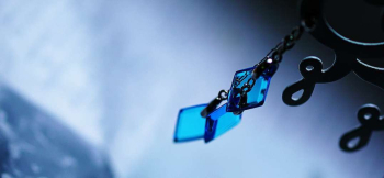 Aqua sea diamond 3つのトップが耳元で揺れるオリジナル片耳用ピアスです。 ラフォルム ガラスジュエリー ガラスアクセサリー