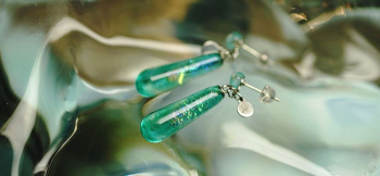 Aquamarine sea ~ 波の煌き ~ アクアマリンブルーのしずくタイプピアス。 ラフォルム ガラスジュエリー ガラスアクセサリー