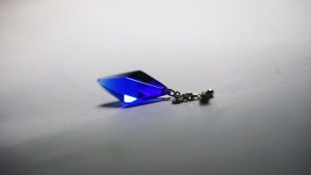 Standard Dreamblue ～ 夏空の風 ～ 八面体が耳元で揺れる素敵なピアスです。 ラフォルム ガラスジュエリー ガラスアクセサリー