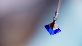 Pyramid of blue オリジナルのSilver925製四角錐キャップを制作。 ラフォルム ガラスジュエリー ガラスアクセサリー