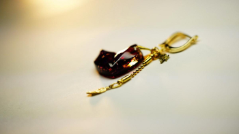 Petal of loveⅡ 透明感のあるレッドをベースカラーにしっとりとした上品な煌き。 ラフォルム ガラスジュエリー ガラスアクセサリー
