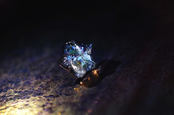 瑠璃の一輪桜・夜桜 ～ 天の川夢の宇宙 ～ “天の川の夢”をテーマにした特別な片耳用ピアスが誕生しました。 ラフォルム ガラスジュエリー ガラスアクセサリー
