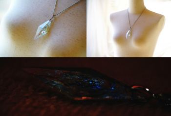Dreamblue ～ Galactic Crystal ～ 胸元に存在感を与えます。蓄光加工を施しています。 ラフォルム ガラスジュエリー ガラスアクセサリー