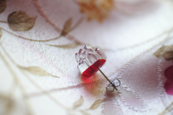 煌紅の蓮 ～ 紅き祈りの花 ～ / ピアス 蓮の花は、古くから清らかさや希望、心の安らぎを象徴する花として親しまれてきました。 ラフォルム ガラスジュエリー ガラスアクセサリー