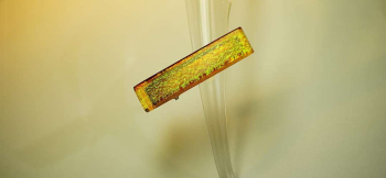 Dichroic world / ヘアピン(ワニ口クリップ) 直線的なフォルム内部にダイクロガラスが美しく煌きます。 ラフォルム ガラスジュエリー ガラスアクセサリー