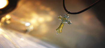 GRAND CROSS ～ 冬の十字星  ～ 大きめサイズのロザリオ風クロスペンダント。 ラフォルム ガラスジュエリー ガラスアクセサリー