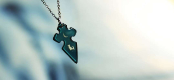 Moon of luck ～ Aquamarine ～ アクアマリンブルーの素敵なクロス。 ラフォルム ガラスジュエリー ガラスアクセサリー