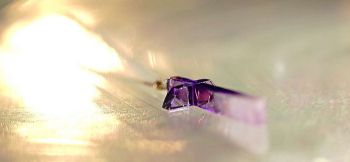 Natural Amethyst Cross 水晶の原石のカットも活かし、角ばった印象に仕上げております。 ラフォルム ガラスジュエリー ガラスアクセサリー