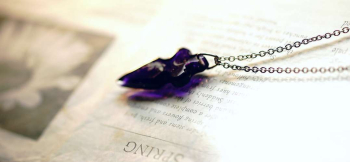 Moon of luck ～ Gecko ～ お肌に優しいステンレス製チェーンをお付けしています。 ラフォルム ガラスジュエリー ガラスアクセサリー