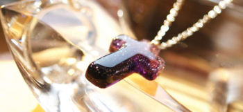Gratification purple 下方に行くほど濃い紫系のグラデーション加工。 ラフォルム ガラスジュエリー ガラスアクセサリー