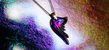 A guardian angel ～ 愛の守護天使 ～ パープル系濃淡の美しい色合い。 ラフォルム ガラスジュエリー ガラスアクセサリー